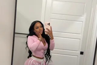 hottr extravagant baddie photo 2
