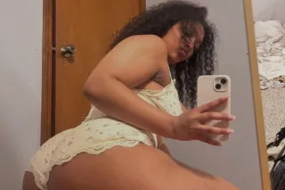Well I offer good sex, blow job and all round of sensational romance and also a good massage before and after sex and doggie😋 photo 2