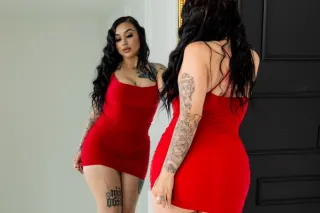 2 SEXY CURVY TATTED MILF's 👩🏻👩🏻 photo 5