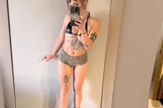Hi :),I'm Pearl. stripper turned college grad :) donations towards my masters amd my upcoming boob job! hotel circle incalls. outcslls anywhere photo 2