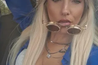 ima bad girl help me photo 2