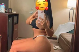 Solo estoy de paso no te lo pierdas 👅👅 🎉🤤 massages No polica 🤮
