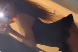 light skin lil pretty thick bitch💋💦🍑