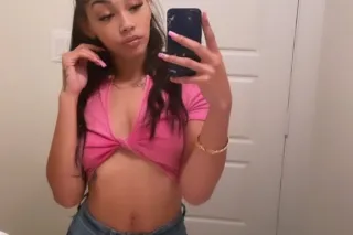 🍭🍑Fun Size Treat😋 💦CATCH ME WHILE IM HERE😻🩷 photo 2