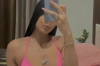 Hola soy una hermosa latina disponible en este momento 😍😍