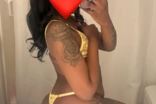 sexy petite chocolate🫦