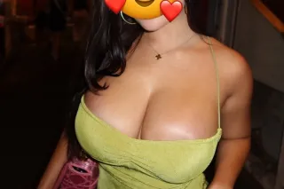 If you're looking for good vibes, easy laughter, I'm your girl V I'm affectionate, attentive, and always bringpositive energy to every date- FaceTime show Andcontent videos available
