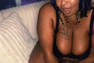 CURVY BBW QUEEN Available IN TOWN 👅 Sweet Confident And Fun 🌺 INCALL/OUTCALL/CARDATE ✅