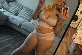 AVAILABLE FOR INCALLS,OUTCALLS,CONTENT &amp; FACETIME SHOWS 💕😘 photo 3