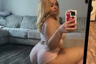 AVAILABLE FOR INCALLS,OUTCALLS,CONTENT &amp; FACETIME SHOWS 💕😘