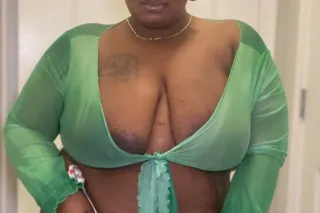 CURVY BBW QUEEN Available IN TOWN 👅 Sweet Confident And Fun 🌺 INCALL/OUTCALL/CARDATE ✅