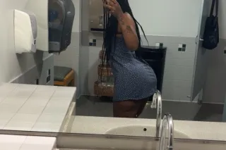 Young thick milf cum tonight 😩 photo 4