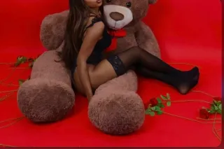 Exotic Experience With Petite Playmate photo 2