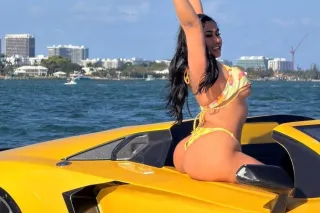 sexy islander babe photo 5