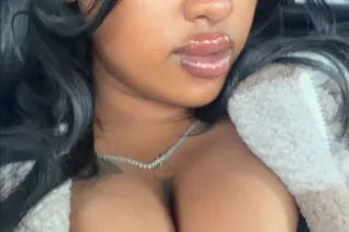 sexy islander babe