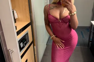 in town 😘 photo 3