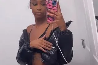 SPECIALS 😍 young ebony bombshell 😝 super wet and tight come try 😍