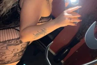 sexy latina available now 🥰🍭 photo 2