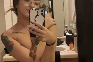 Looking for generous gentle man for some fun photo 2