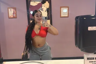 slim thick braceface baddie🥵😳😈