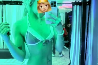 UNIQUE PETITE LATINA photo 2