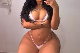 😘Hey im a content creator🥰