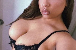 Thick Exotic Bombshell 🥂💋 photo 3
