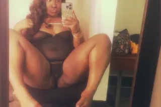 Now doing GOLDEN SHOWER, please text me only. lets have fun, my pussy will grip your dick TIGHT like a glove💦😫😈 photo 5