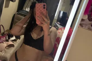 Petiete Bombshell😈 Eureka -Ask about my sexy friend as well- Two Girls Avaliable