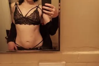 FUN,OPEN MINDED, EXCPERIENCED, CARING & DONT RUSH OR JUDGE ! photo 4