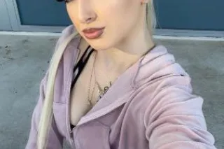 EXTRA SMALL BLONDE 👸🏼 Super curvy and SEXY💗🥰 photo 2