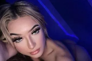 EXTRA SMALL BLONDE 👸🏼 Super curvy and SEXY💗🥰