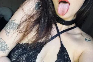 🥰 Brazilian Baddie 😻 Exploring my stranger kink 😏 photo 2