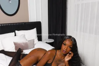5'11 busty stallion ❣