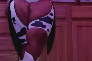 YElla Thick thighs on Deck! Asked about Caution while im here lets Wrap my thick around your 🧣 juuices 🥵🤤 photo 8