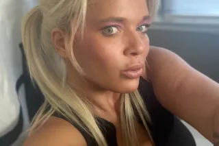 ✨ Dripping Honey. Dancing Through the Night.* 🍯 Warning: Floors May Become Sticky with Sweetness.