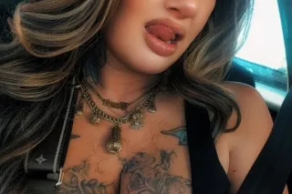 Voluptuous Temptation with a Playful Twist photo 3