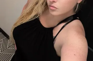 Thick thighs and beautiful eyes will have you hitmatized! photo 3