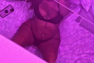 thick an pretty photo 3
