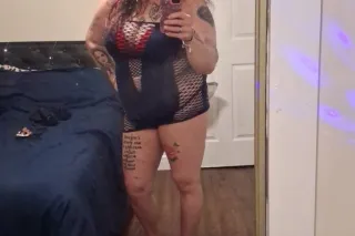 📢💦💦🍑😈Memorizing Monday😈🍑💦💦📢🫦🫦Feeling a little hot and bothered Let my curves, charm, and attention help melt your stress away.🫦🫦💦