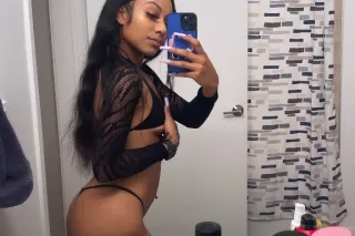 Clean petite lightskin 🫧❤ photo 3