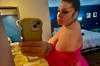 5'10 220 real thick real pretty Zoey photo 4