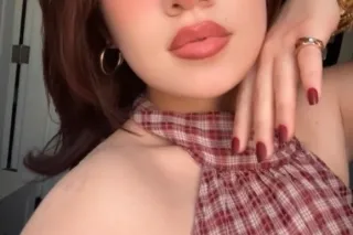Gorgeous girl next door 💋