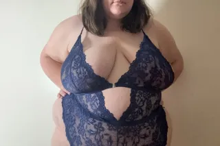 Big thick white bbw snowbunny available right now😉😉😘😘