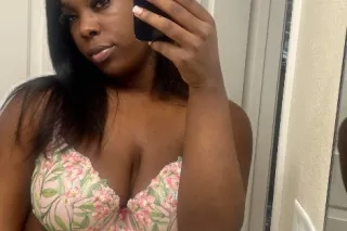 come have fun w sexy thick chocolate 💦 photo 2