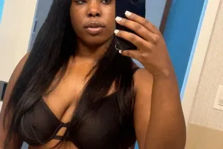 come have fun w sexy thick chocolate 💦 photo 3