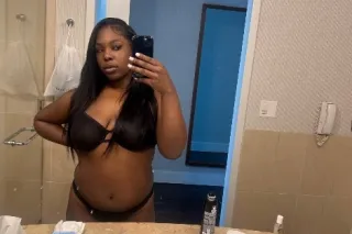 come have fun w sexy thick chocolate 💦