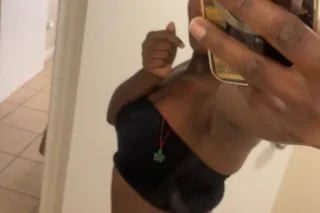 5‘5“ and real thick thighs, take a dive with this chocolate dollHey gentlemen, my name is Kartur💎🫧. photo 7