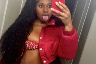 😋😋Petite BOMBSHELL🔥💣If you're looking. for a Tight pussy✅Ready to please you. Work 24/7.🥰 photo 4