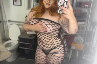 Your Favorite Curvy Exotic Redhead🤤 photo 12